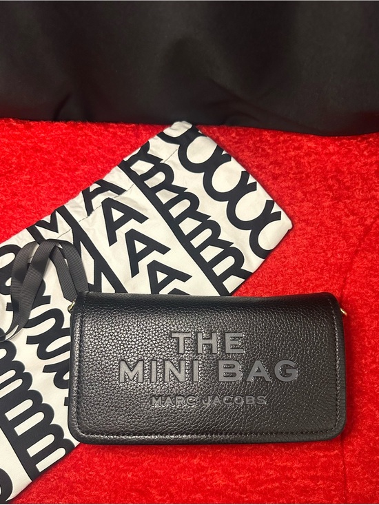 Marc Jacobs Handbags - Marc Jacobs Black Pebbled Leather 'The Mini Bag' Wallet Crossbody